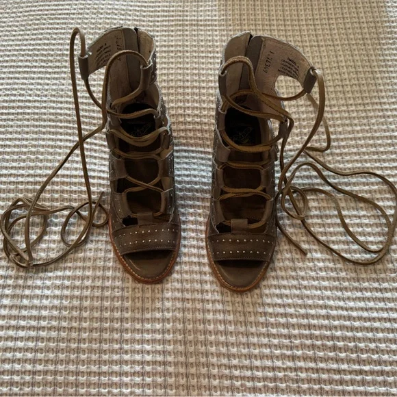 NWT FreeBird Hazel Gladiator Sandals - Picture 4 of 9